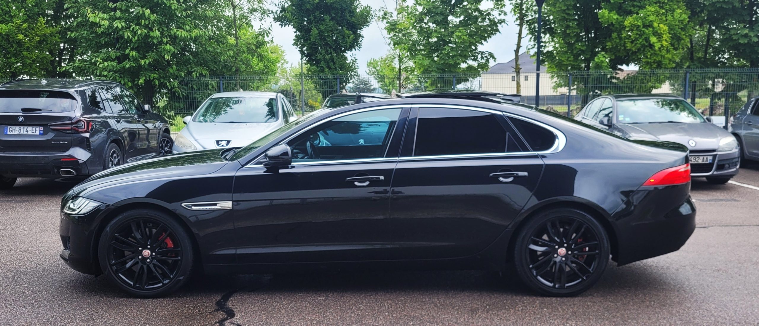 
								Jaguar XF 3.0 D 301CH PRESTIGE FULL BLACK TOIT OUVRANT full									