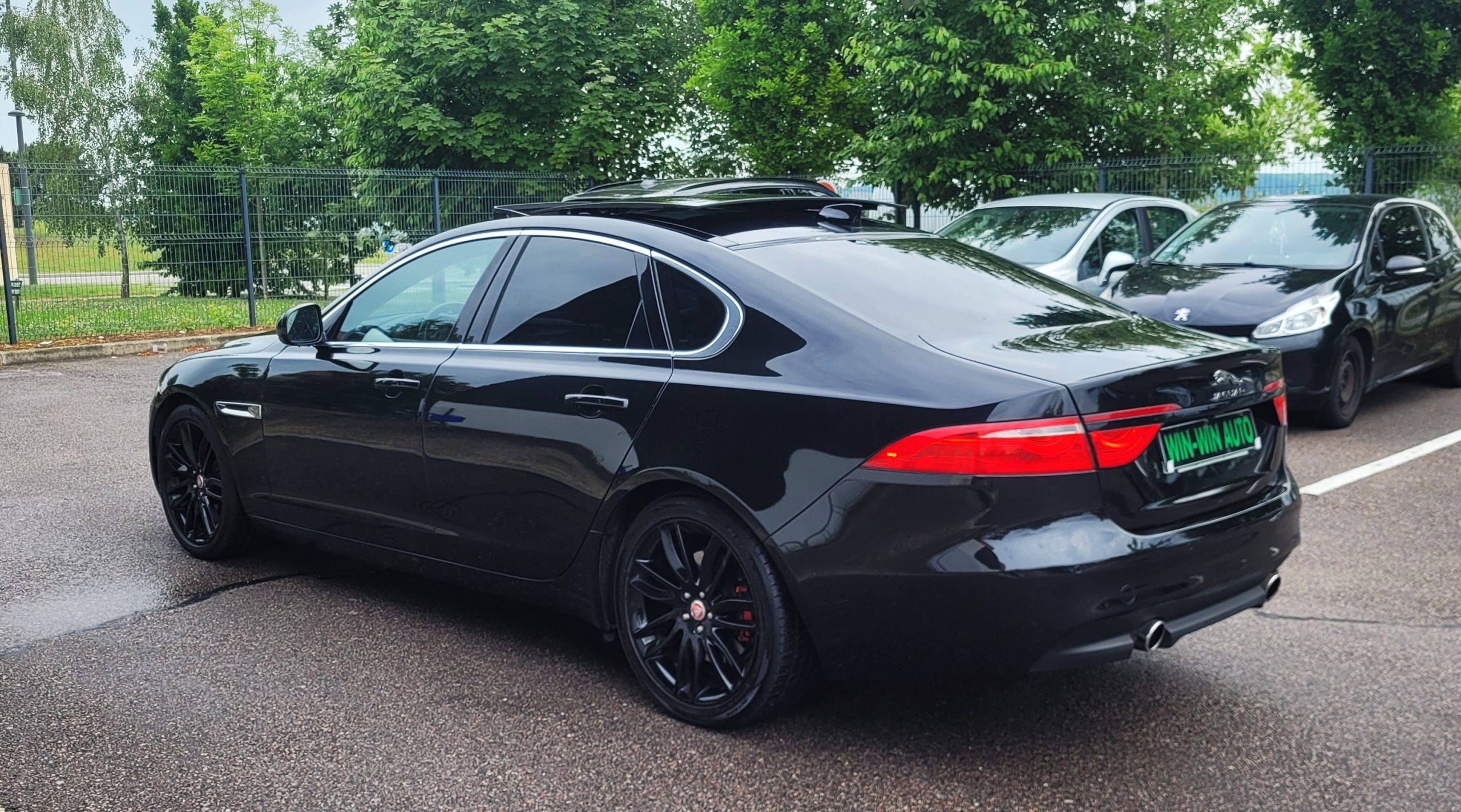 
								Jaguar XF 3.0 D 301CH PRESTIGE FULL BLACK TOIT OUVRANT full									