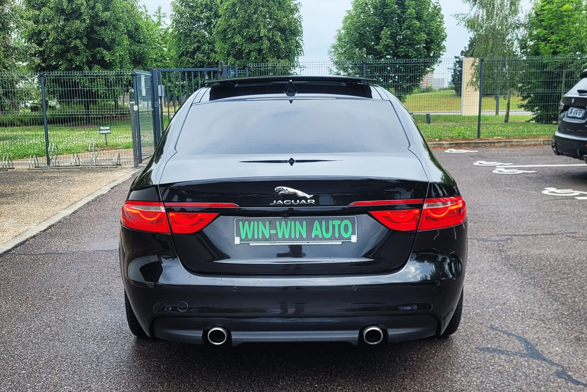
								Jaguar XF 3.0 D 301CH PRESTIGE FULL BLACK TOIT OUVRANT full									