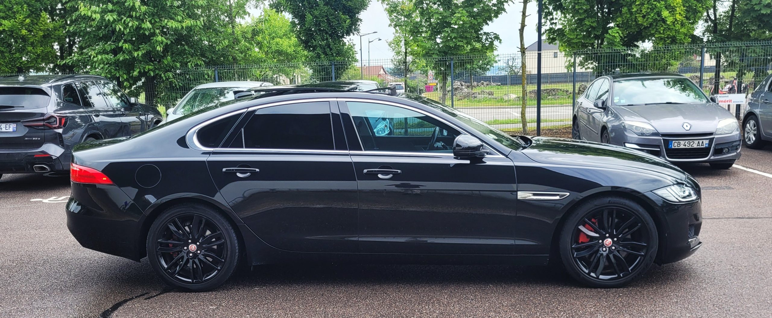 
								Jaguar XF 3.0 D 301CH PRESTIGE FULL BLACK TOIT OUVRANT full									