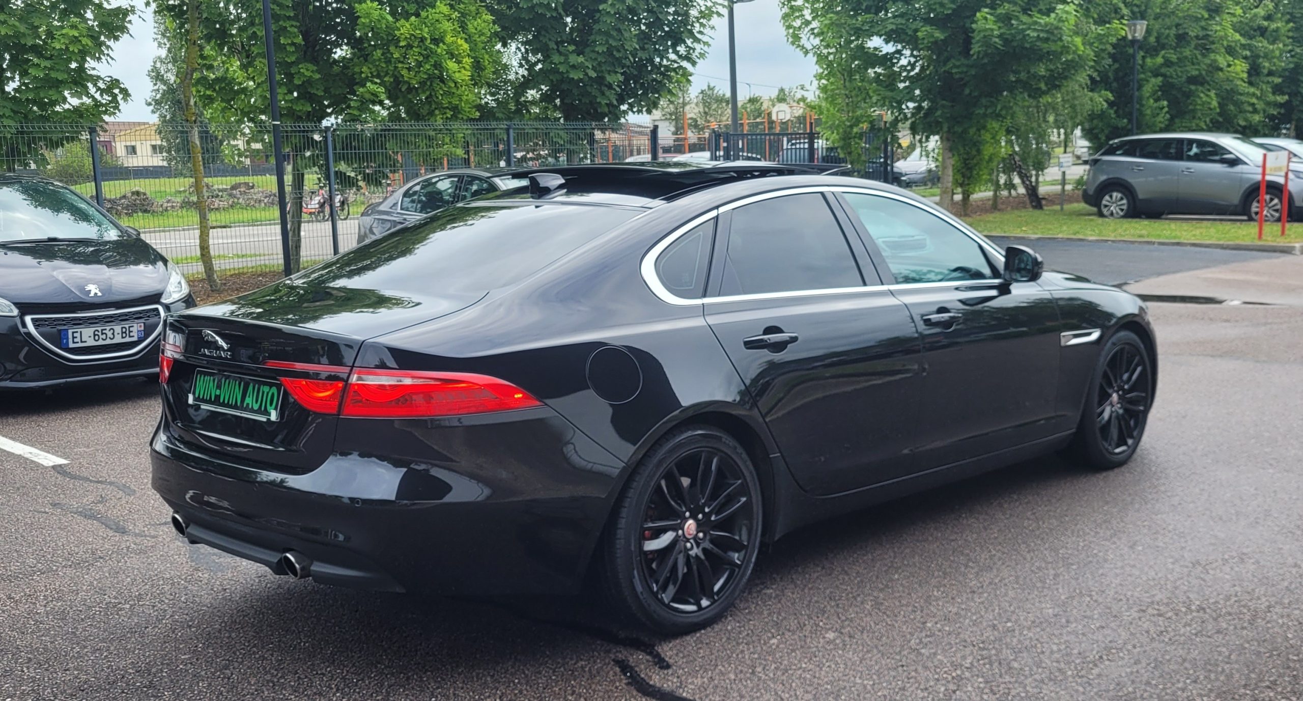 
								Jaguar XF 3.0 D 301CH PRESTIGE FULL BLACK TOIT OUVRANT full									