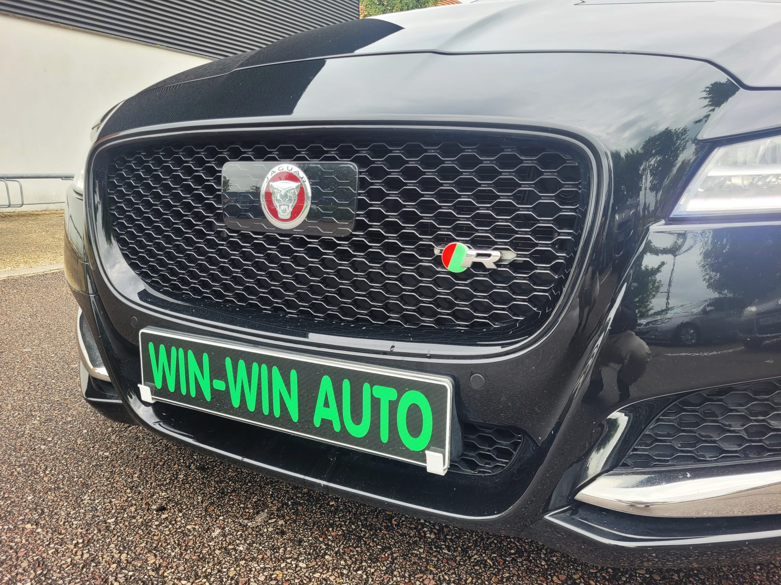 
								Jaguar XF 3.0 D 301CH PRESTIGE FULL BLACK TOIT OUVRANT full									