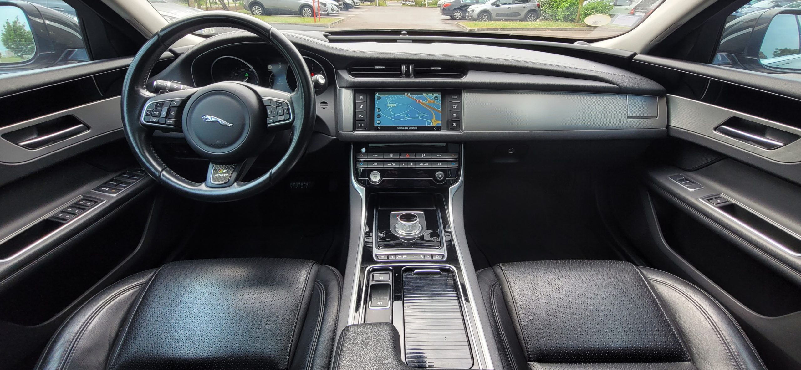 
								Jaguar XF 3.0 D 301CH PRESTIGE FULL BLACK TOIT OUVRANT full									