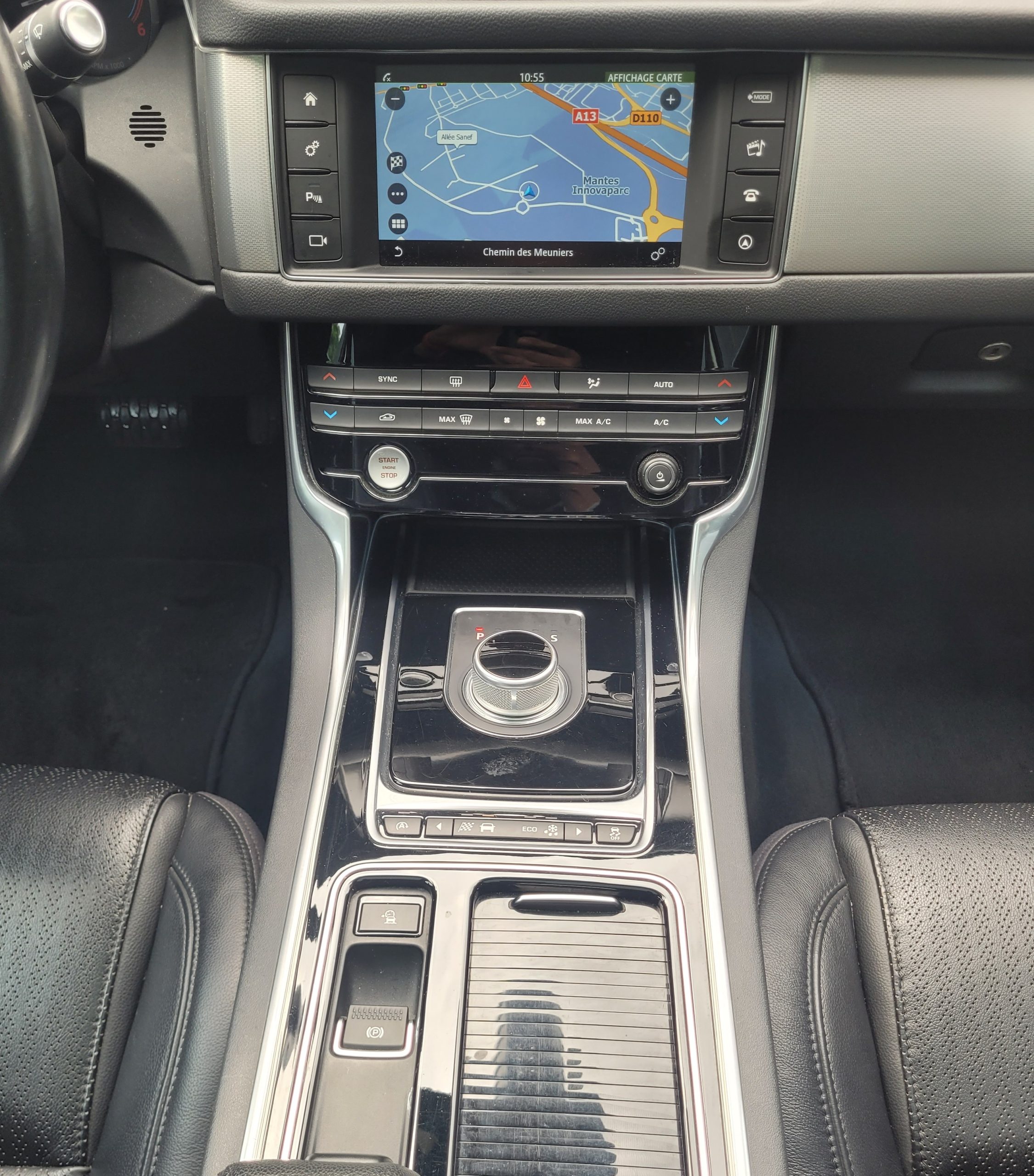 
								Jaguar XF 3.0 D 301CH PRESTIGE FULL BLACK TOIT OUVRANT full									