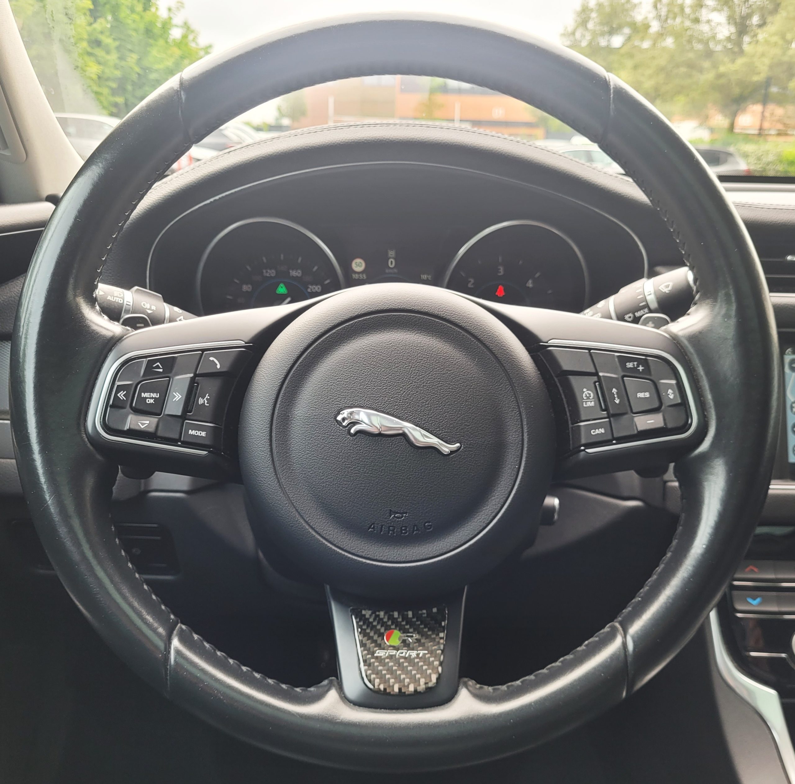 
								Jaguar XF 3.0 D 301CH PRESTIGE FULL BLACK TOIT OUVRANT full									