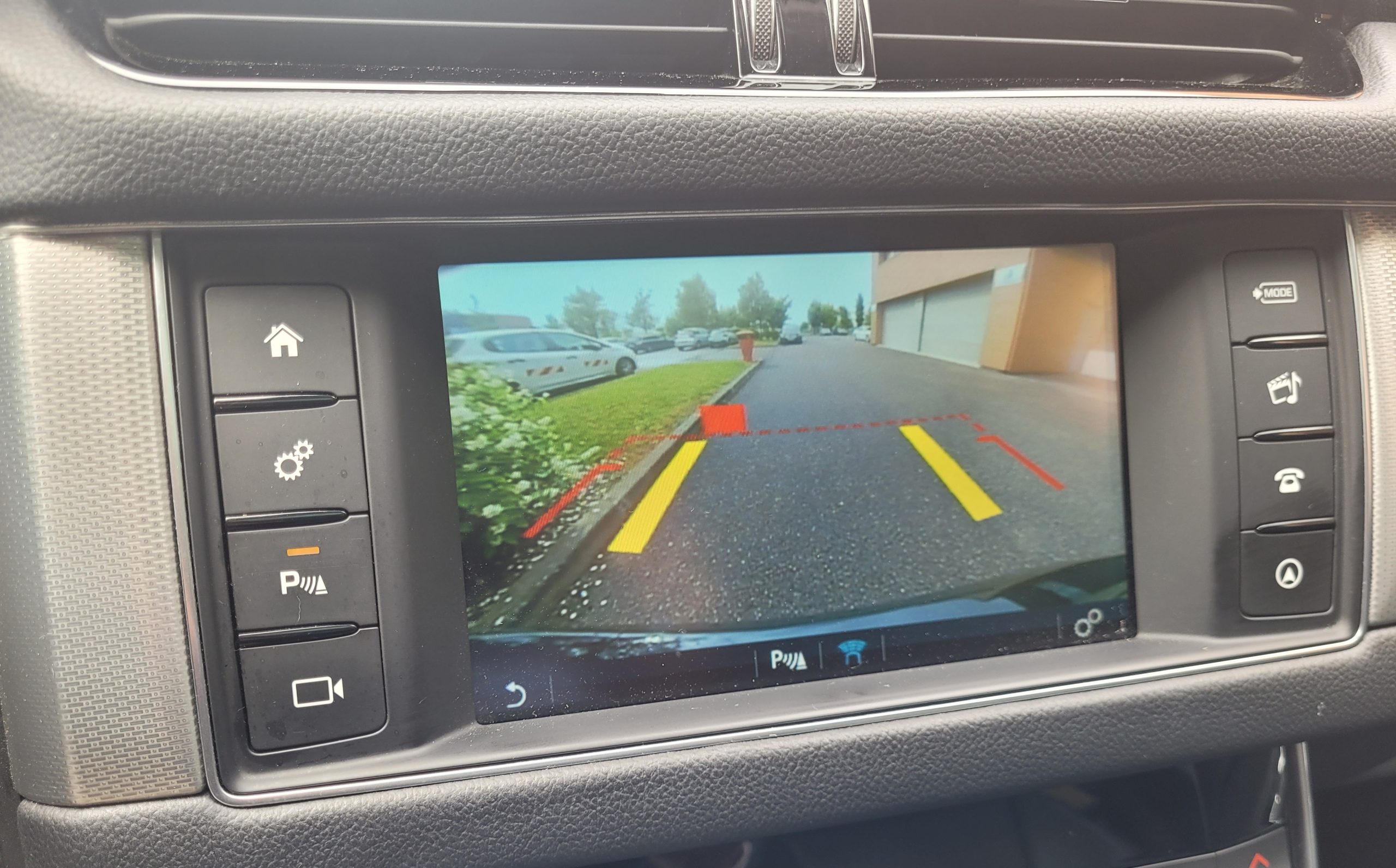 
								Jaguar XF 3.0 D 301CH PRESTIGE FULL BLACK TOIT OUVRANT full									