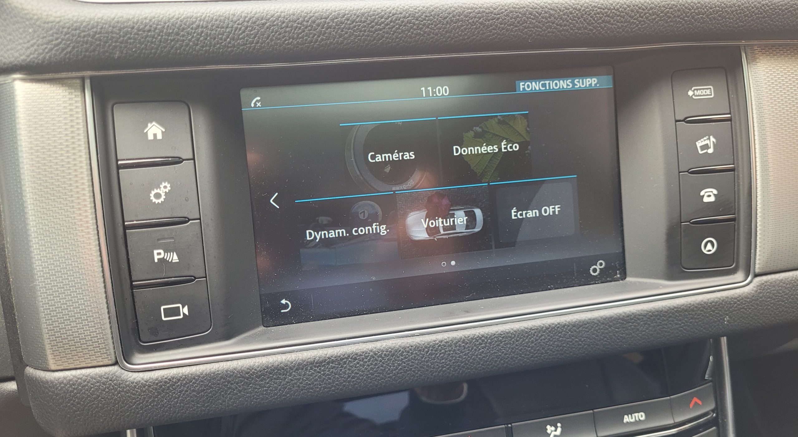 
								Jaguar XF 3.0 D 301CH PRESTIGE FULL BLACK TOIT OUVRANT full									