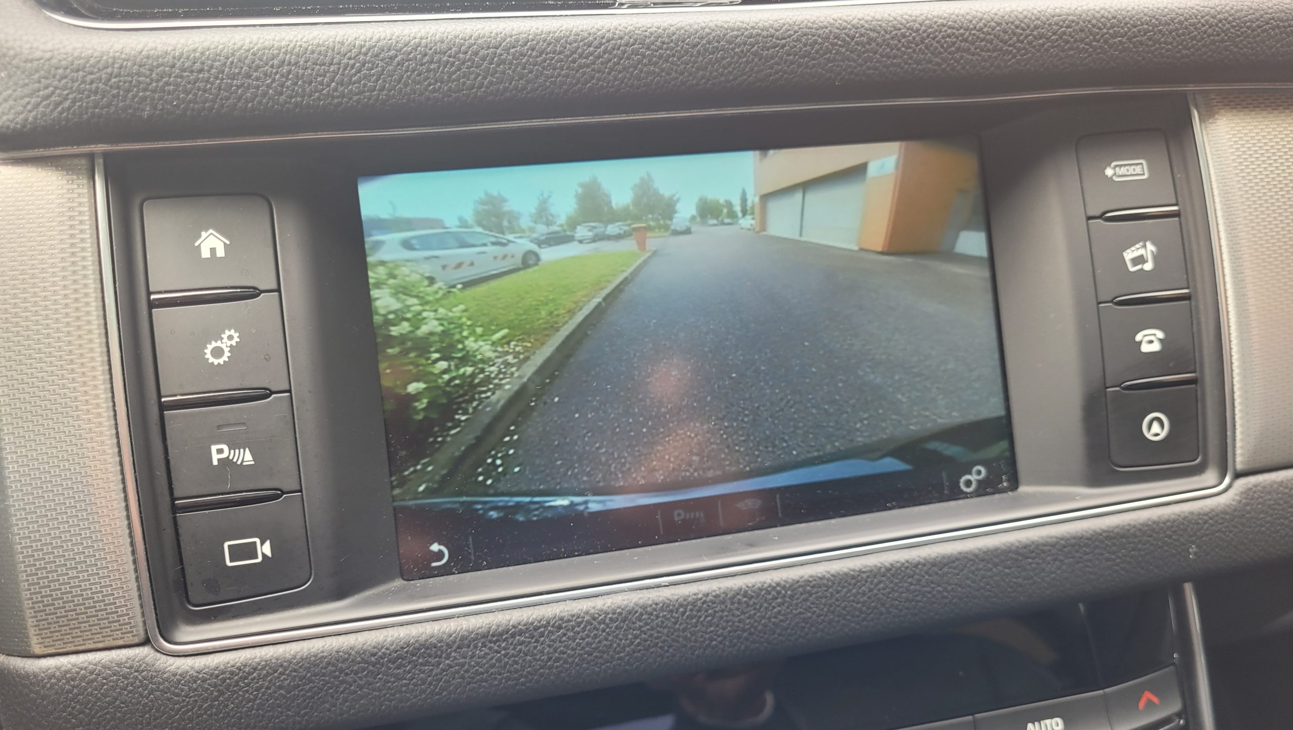 
								Jaguar XF 3.0 D 301CH PRESTIGE FULL BLACK TOIT OUVRANT full									