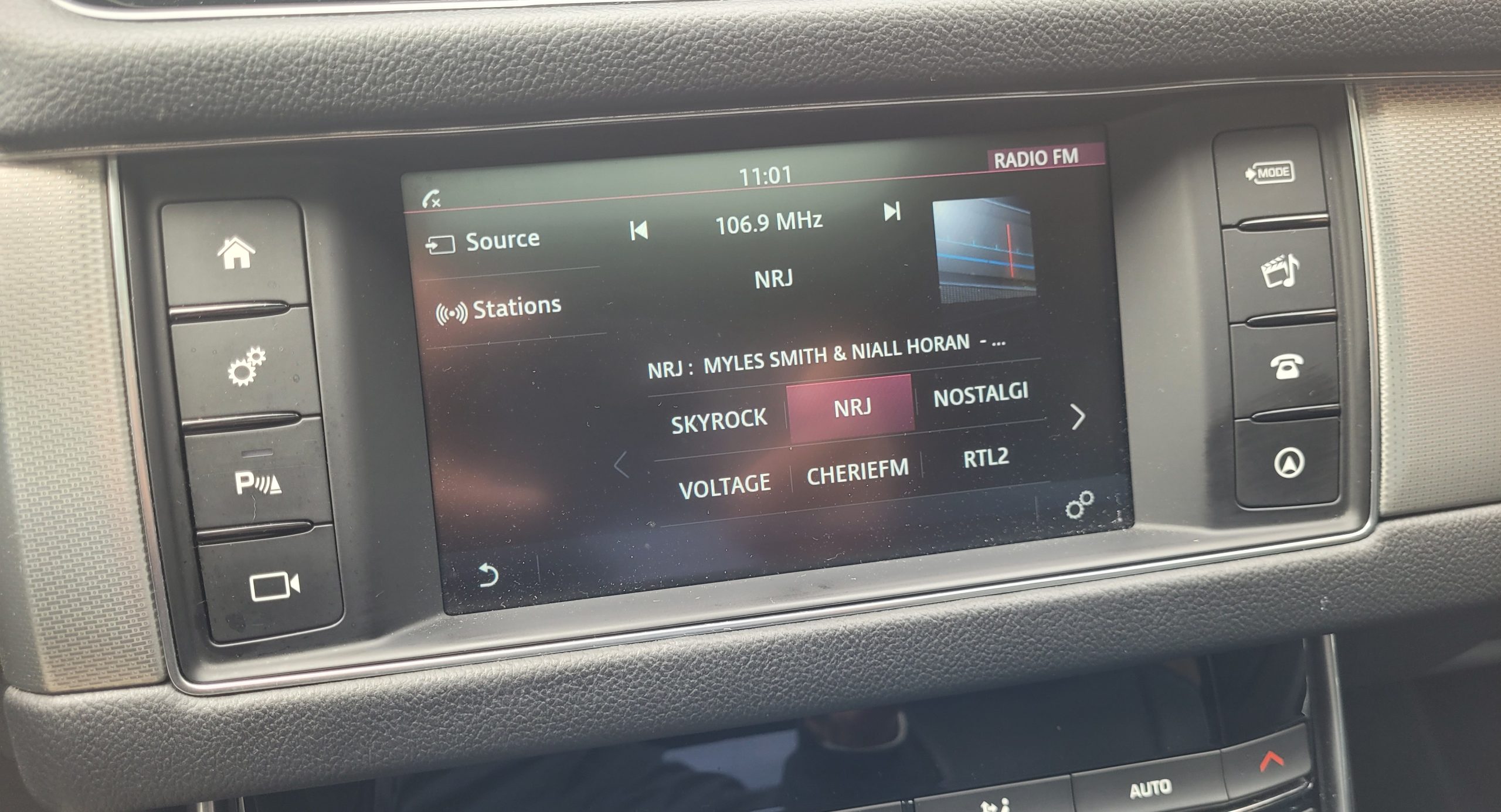 
								Jaguar XF 3.0 D 301CH PRESTIGE FULL BLACK TOIT OUVRANT full									