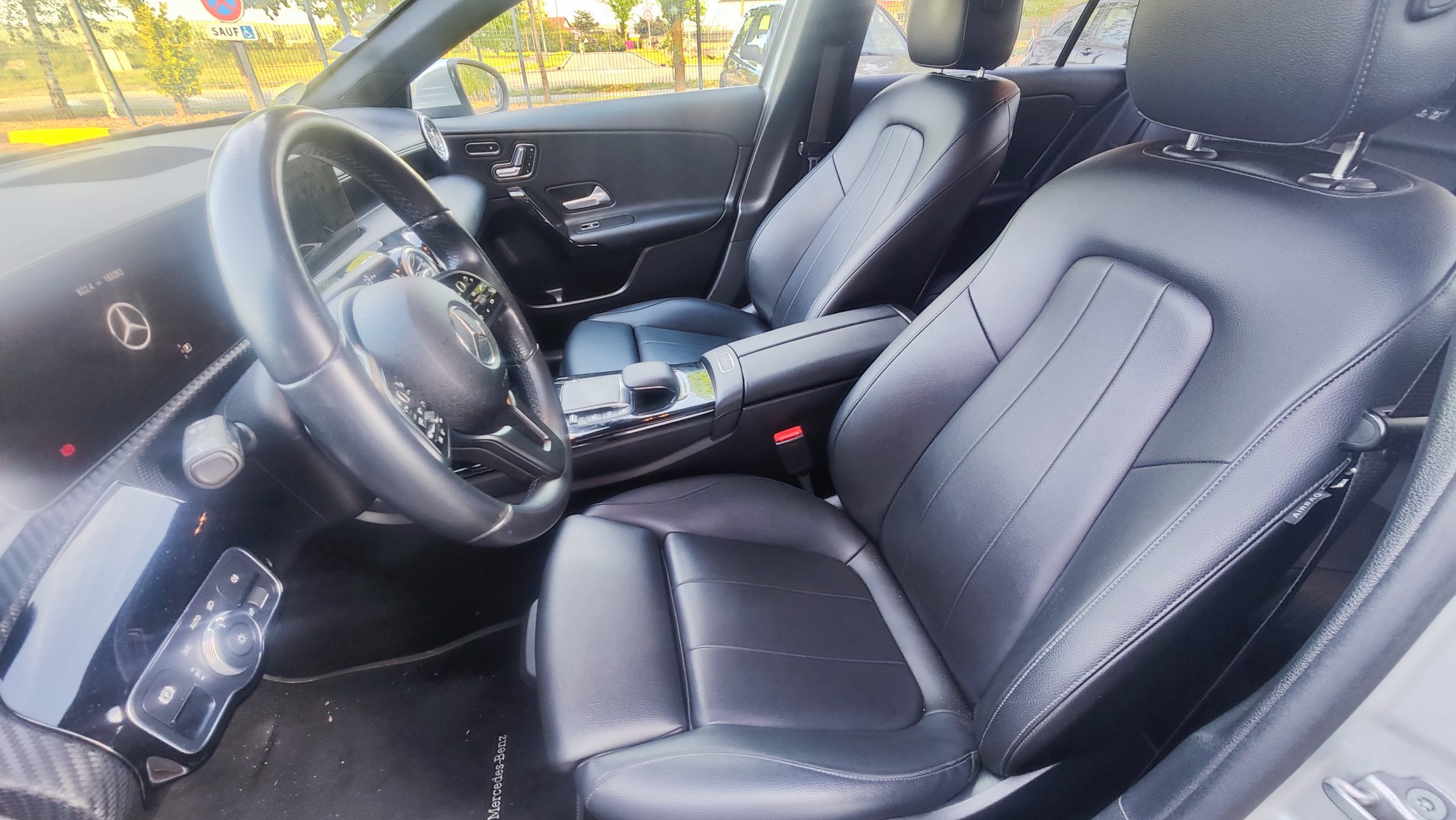
								Mercedes Classe A LIMOUSINE 1.5 180 D 115 BUSINESS LINE 7G-DCT TOIT OUVRANT full									