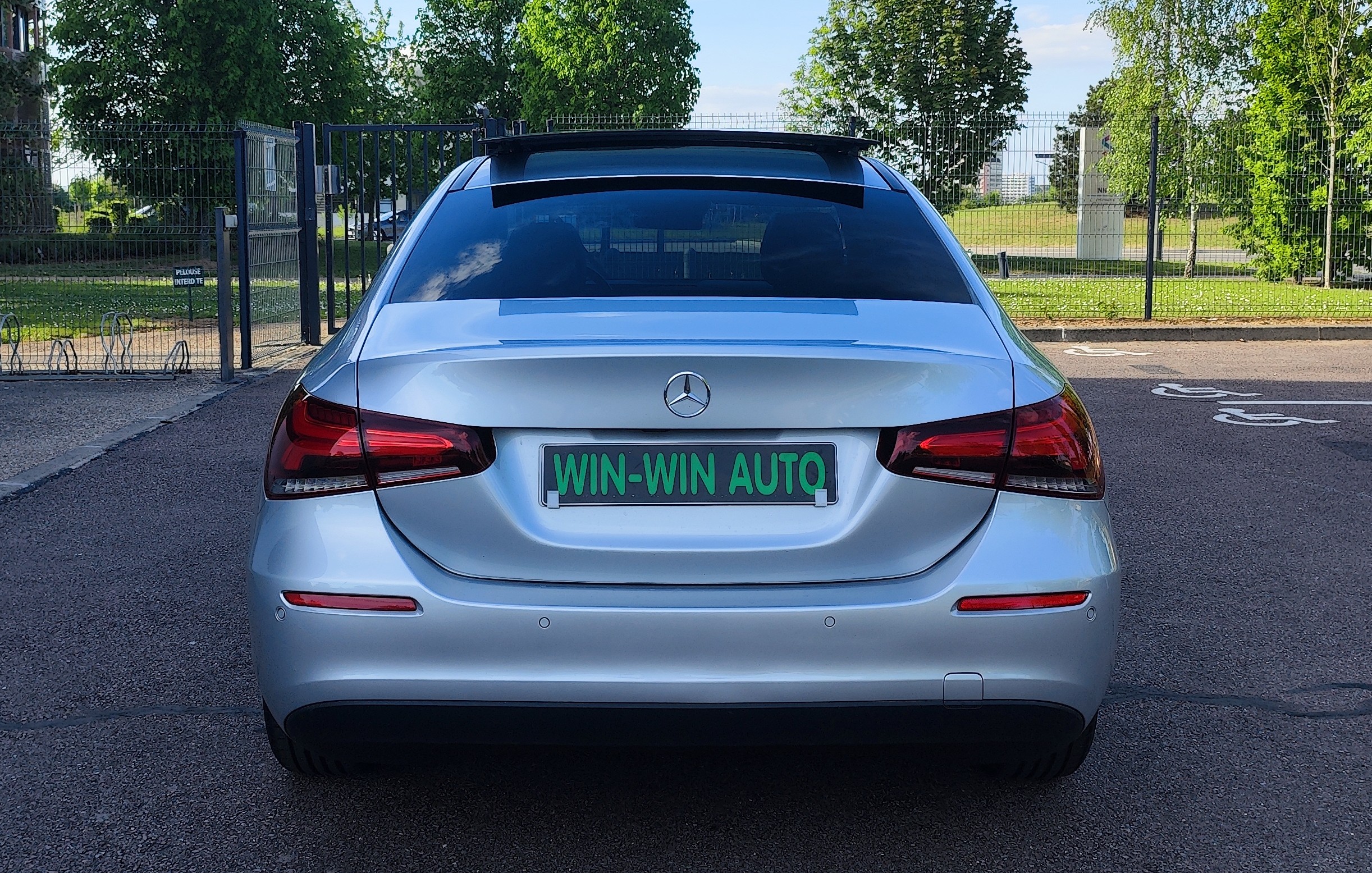 
								Mercedes Classe A LIMOUSINE 1.5 180 D 115 BUSINESS LINE 7G-DCT TOIT OUVRANT full									