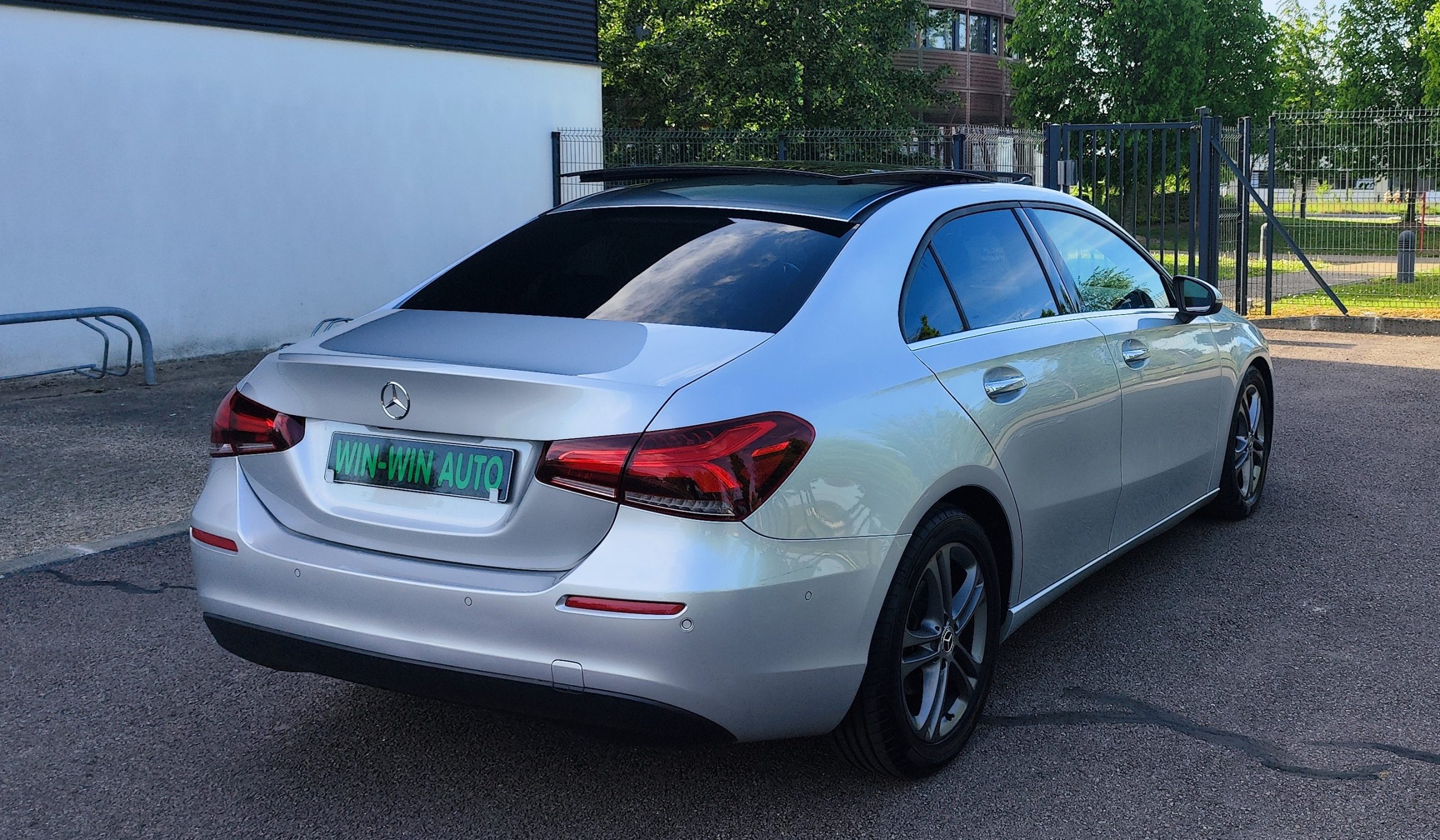 
								Mercedes Classe A LIMOUSINE 1.5 180 D 115 BUSINESS LINE 7G-DCT TOIT OUVRANT full									