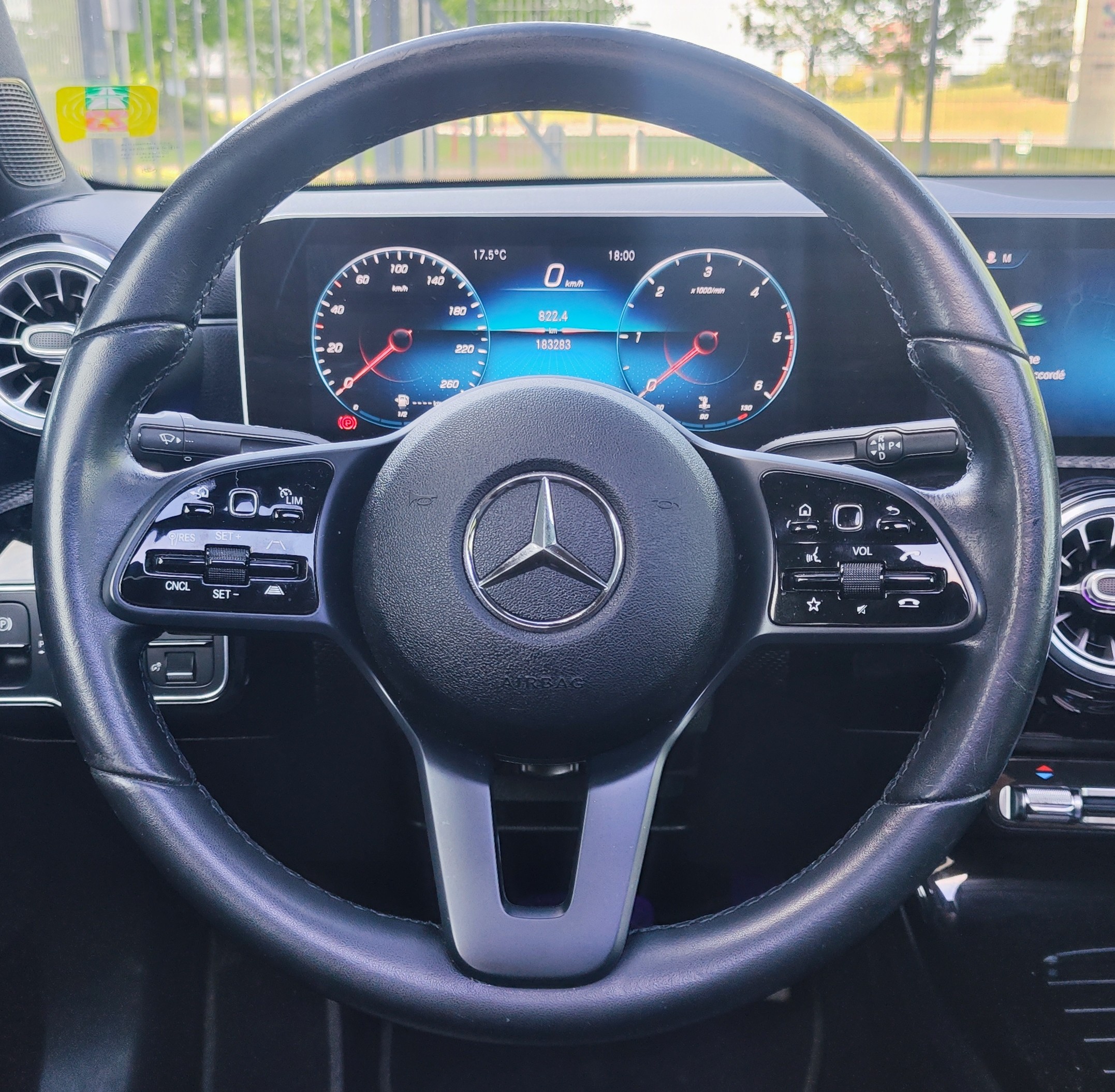 
								Mercedes Classe A LIMOUSINE 1.5 180 D 115 BUSINESS LINE 7G-DCT TOIT OUVRANT full									