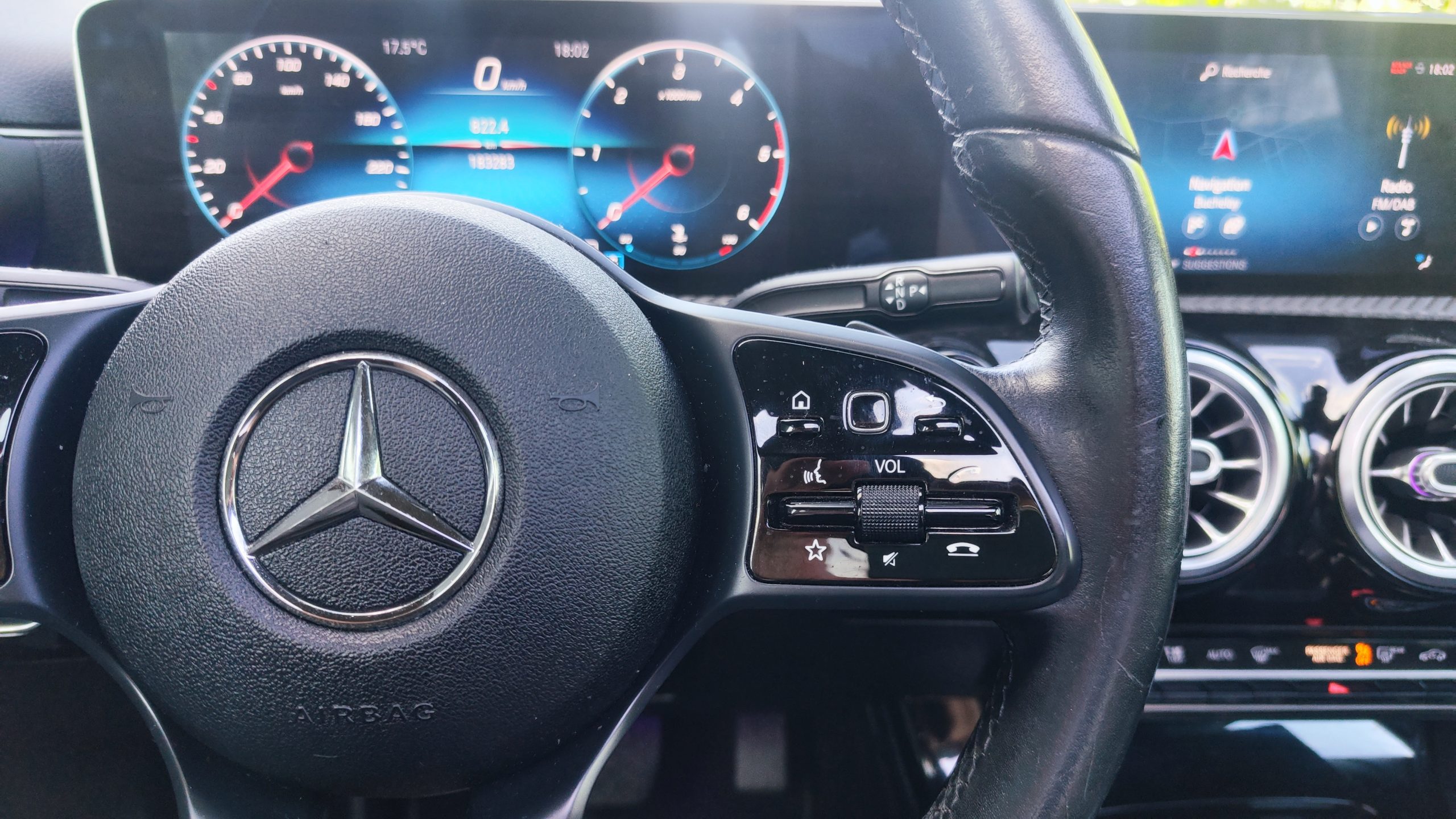 
								Mercedes Classe A LIMOUSINE 1.5 180 D 115 BUSINESS LINE 7G-DCT TOIT OUVRANT full									