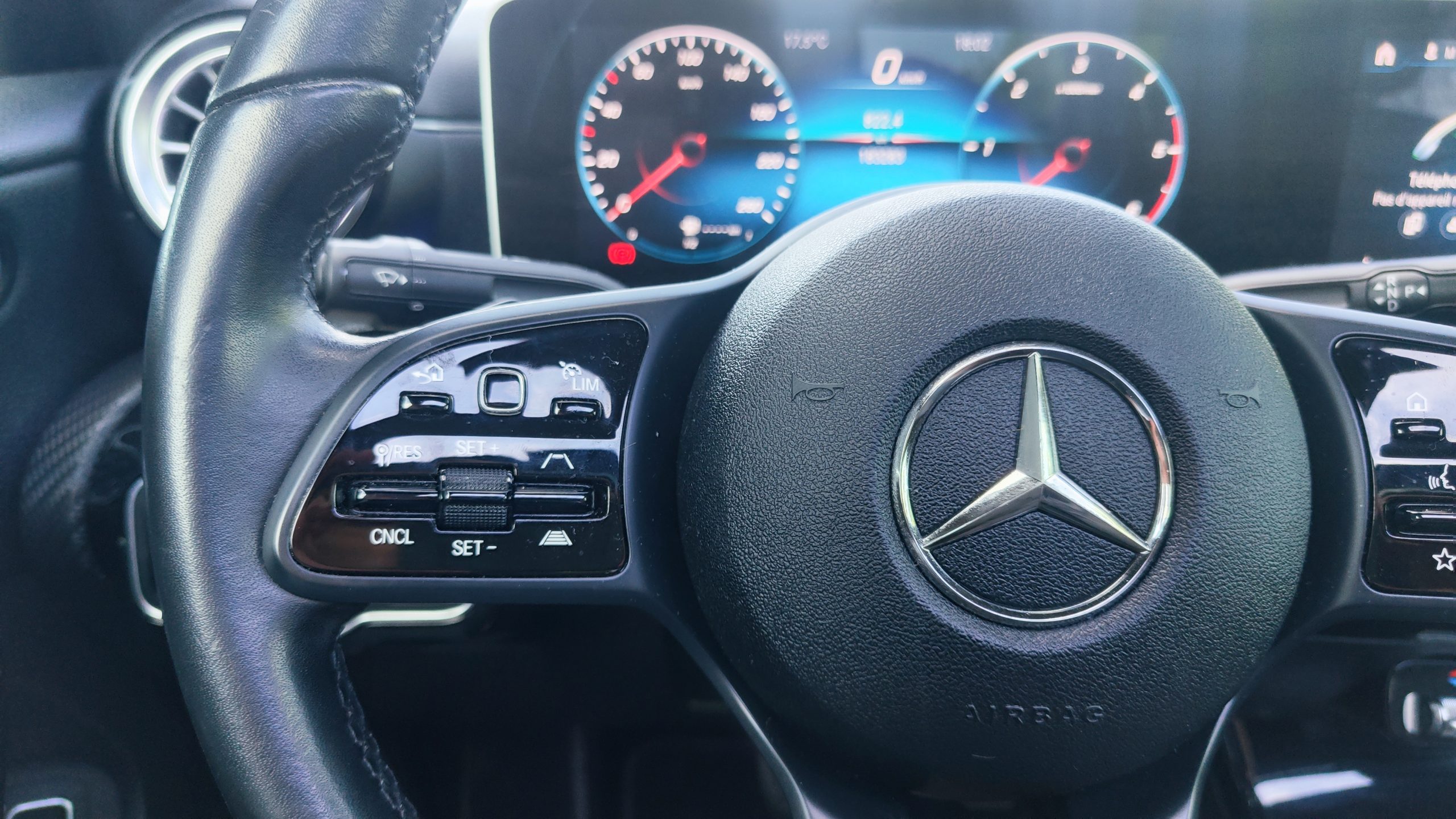 
								Mercedes Classe A LIMOUSINE 1.5 180 D 115 BUSINESS LINE 7G-DCT TOIT OUVRANT full									