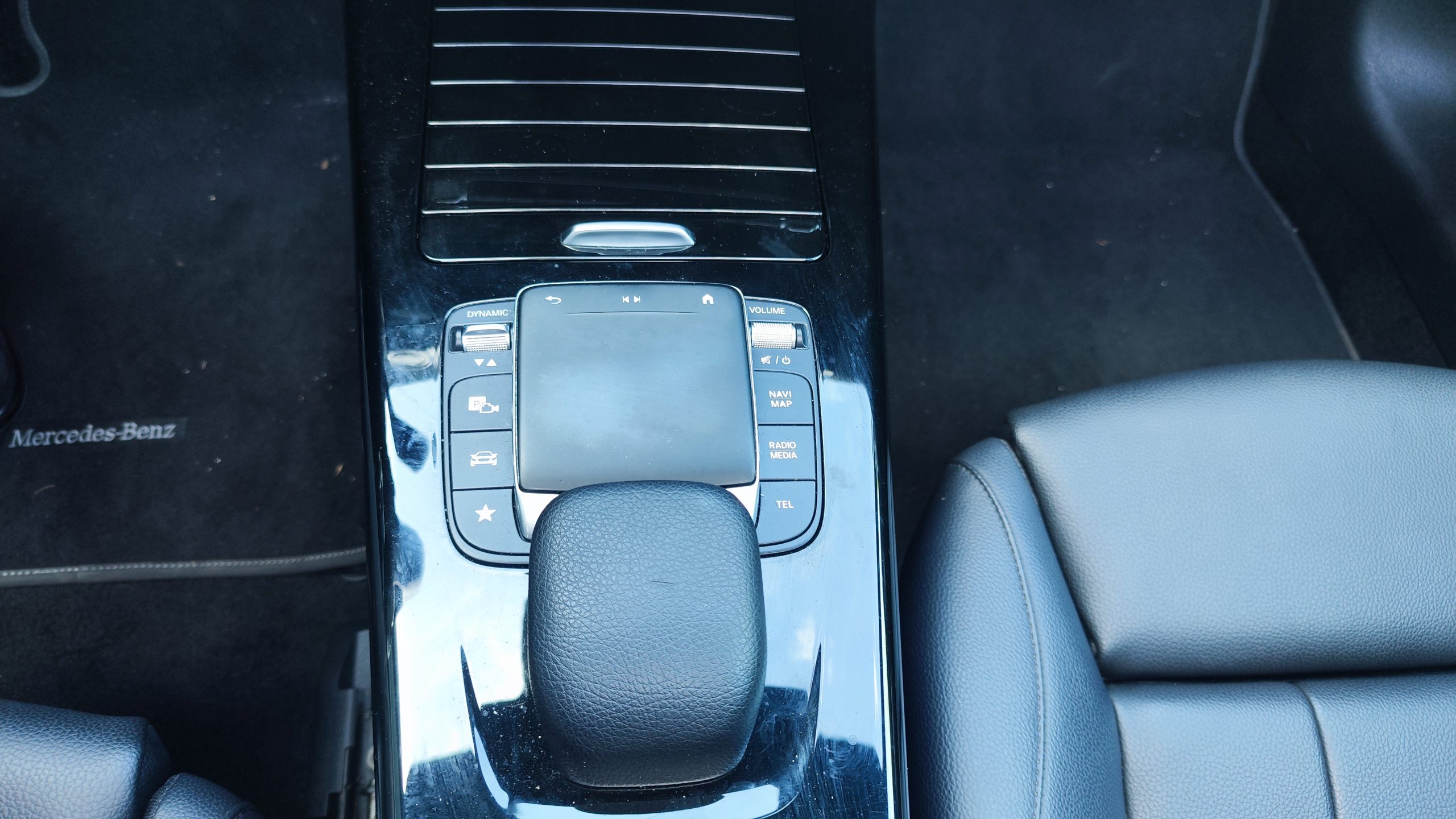 
								Mercedes Classe A LIMOUSINE 1.5 180 D 115 BUSINESS LINE 7G-DCT TOIT OUVRANT full									
